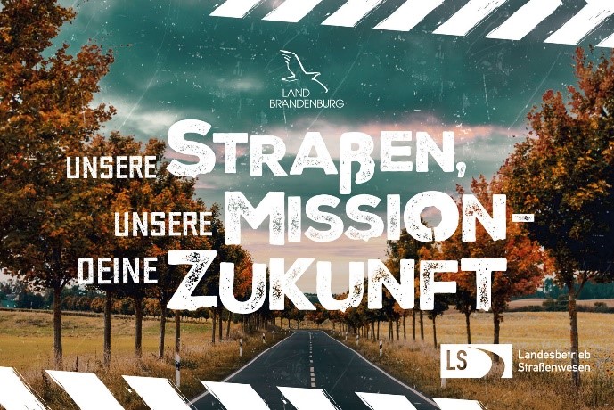 Allee im Herbst. Im Vordergrund mit großen Buchstaben in drei Zeilen: Unsere Straßem Unsere Mission Deine Zukunft