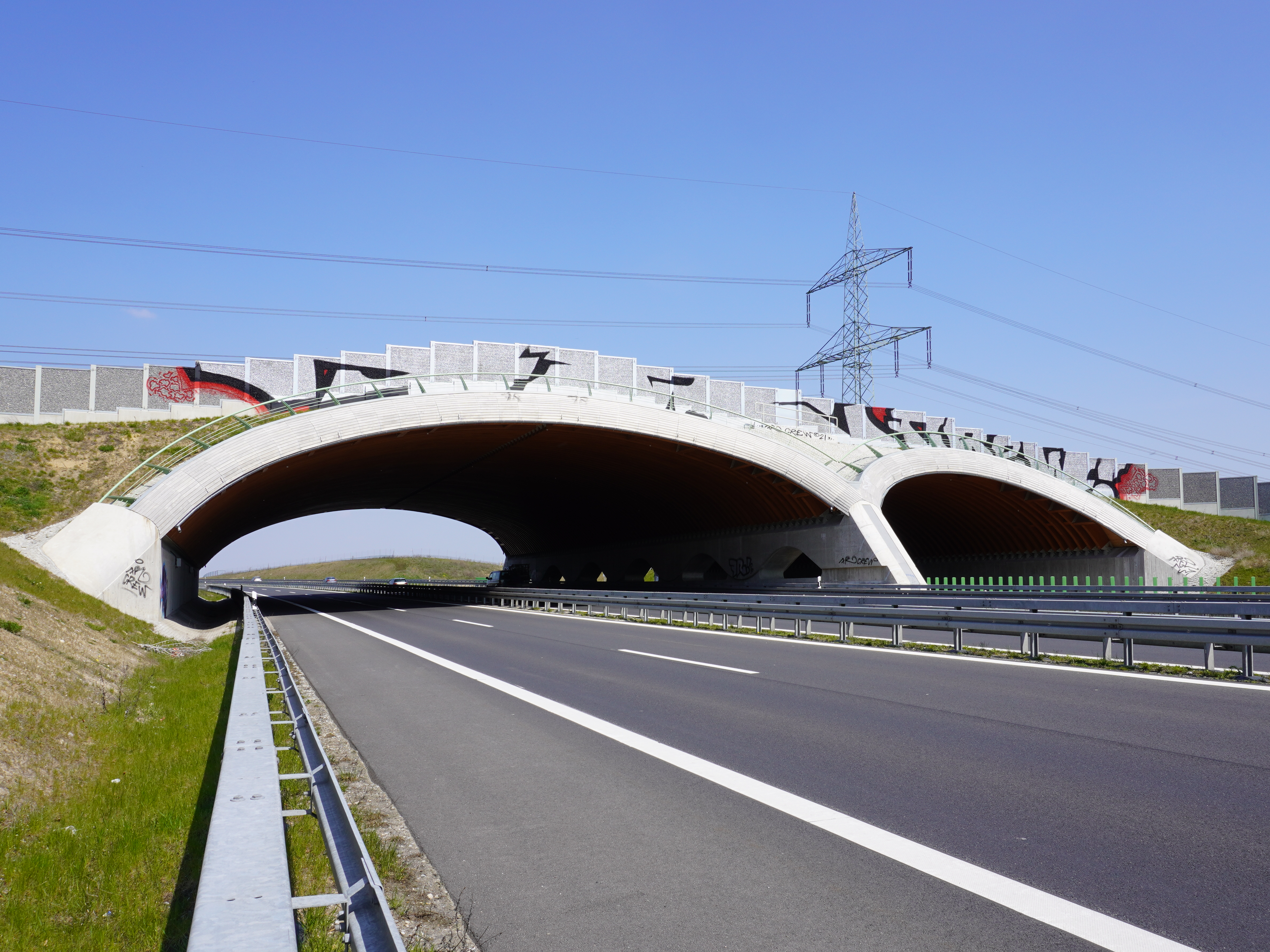 B102 mit angebildeter Grünbrücke