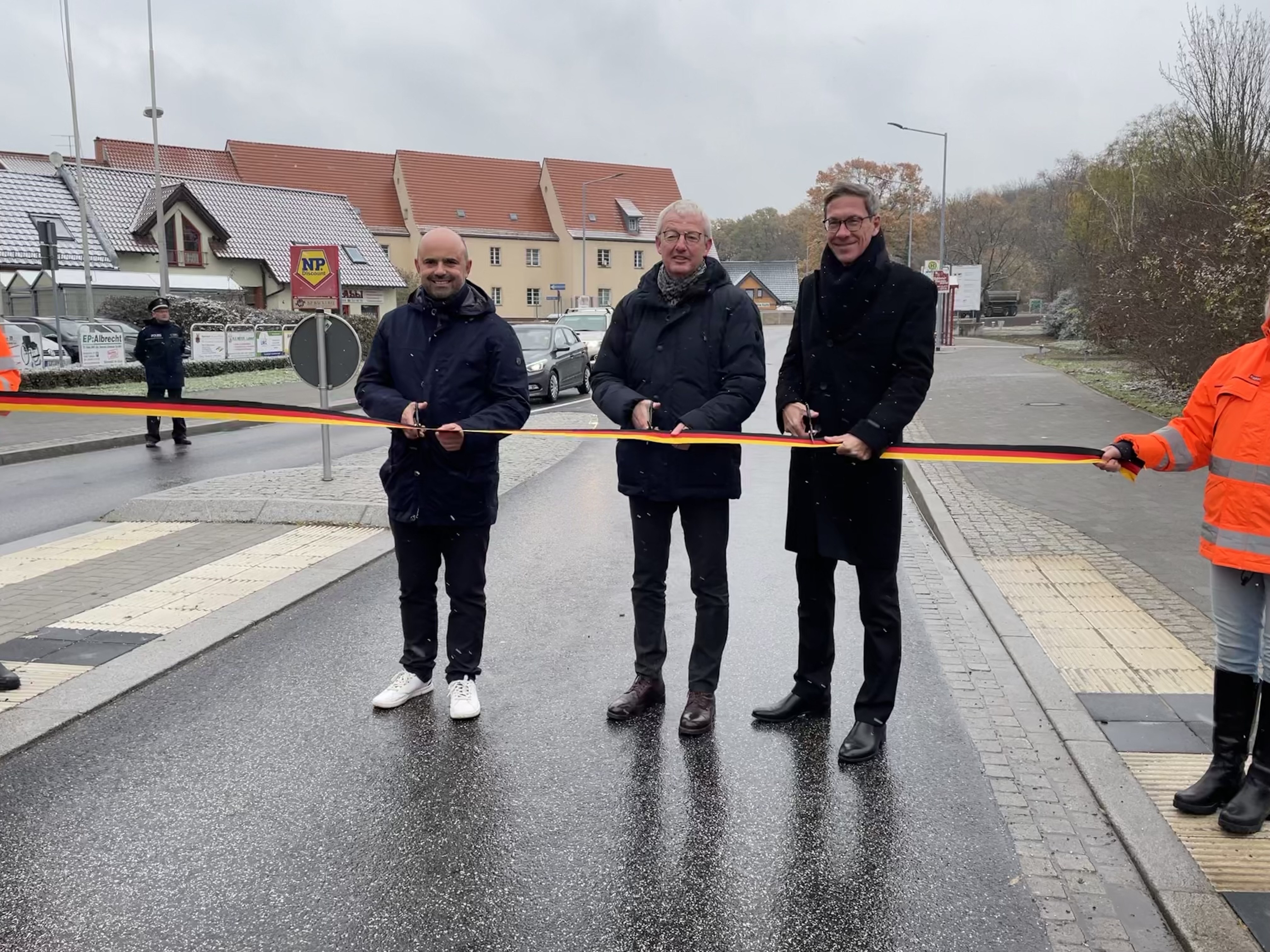 Brücke über den Umflutkanal in Lübben freigegeben, Durchnitt des Bandes