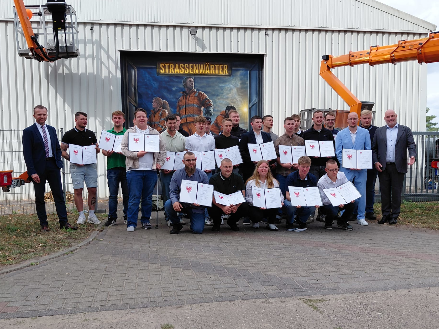 35 Jahre Straßenwärterausbildung in Brandenburg – Start ins Berufsleben für 24 junge Menschen