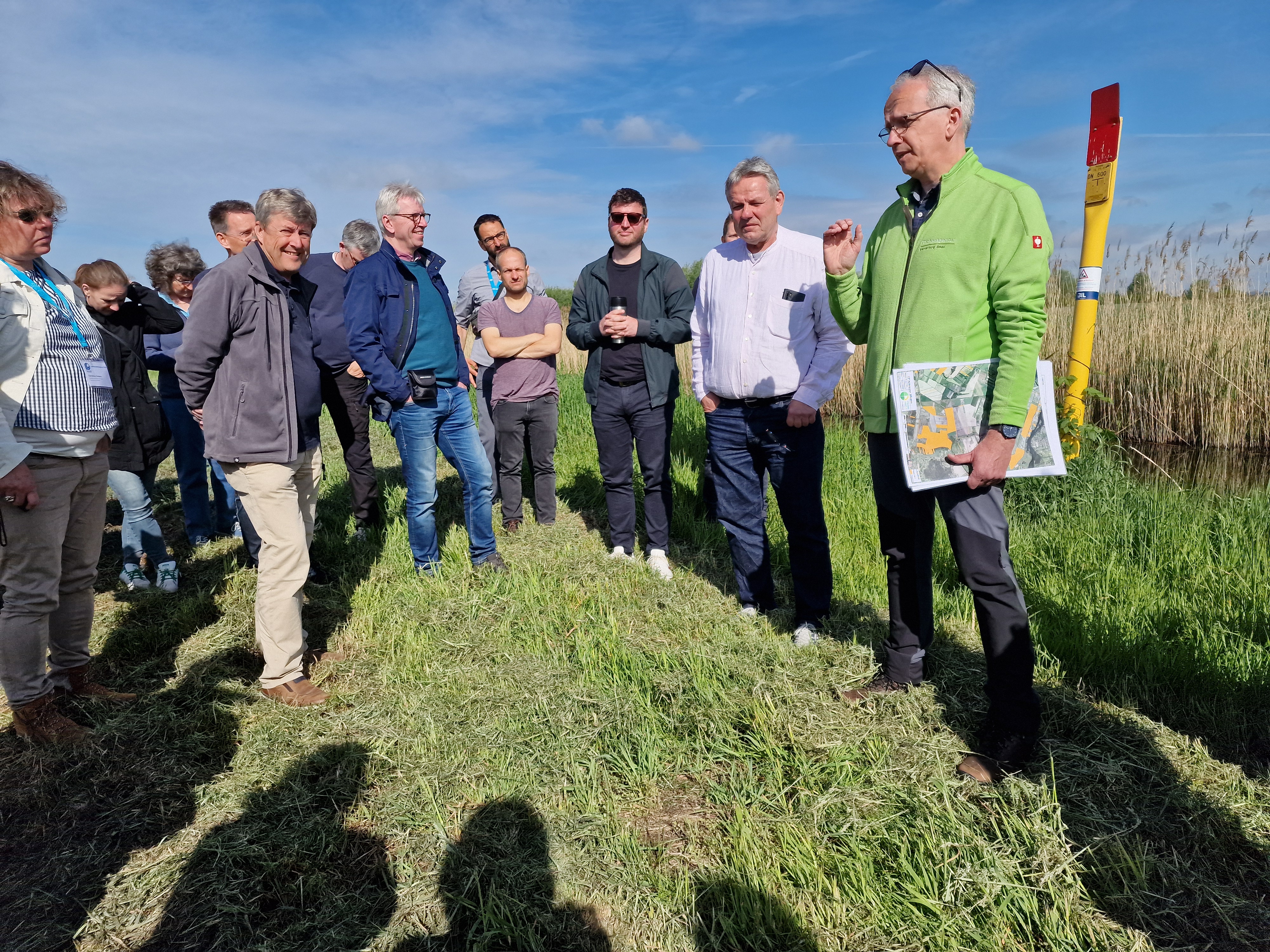 Gruppe von Teilnehmern der Tagung in der Natur