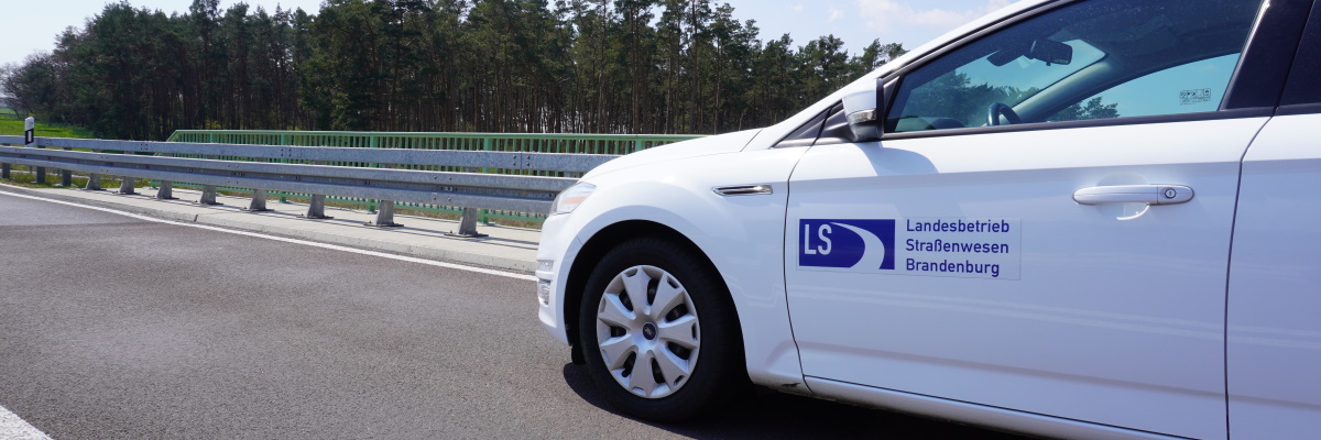 Über Uns – Fahrzeug des Landesbetriebs Straßenwesen Brandenburg Über Uns – Fahrzeug des Landesbetriebs Straßenwesen Brandenburg