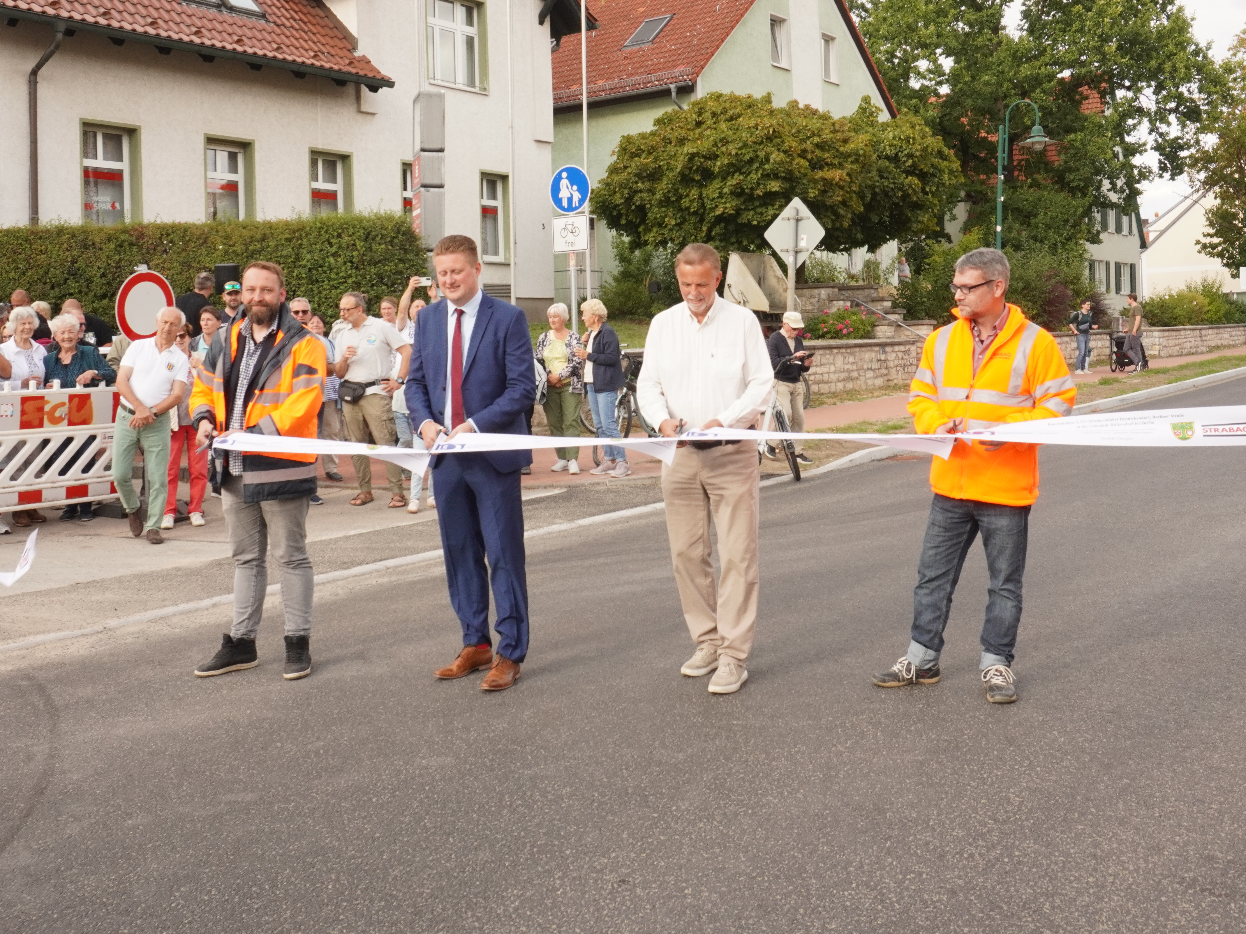 Verkehrsfreigabe L 233 in Hennickendorf. 