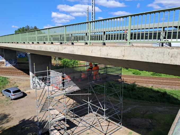 Brücke über die Bahngleise in Schwarzheide B 169 Mai 2025 